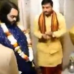 Anant Ambani Offers Prayers at Kashi Vishwanath Temple in Varanasi (Watch Video)